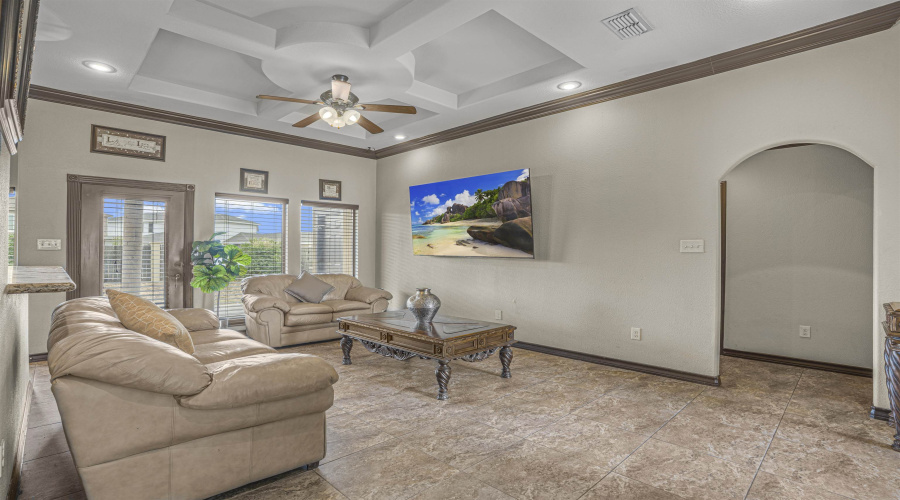 949 Lauren Lane, Laredo, Texas 78045, 3 Bedrooms Bedrooms, 5 Rooms Rooms,2 BathroomsBathrooms,Residential,For Sale,949 Lauren Lane,20260780