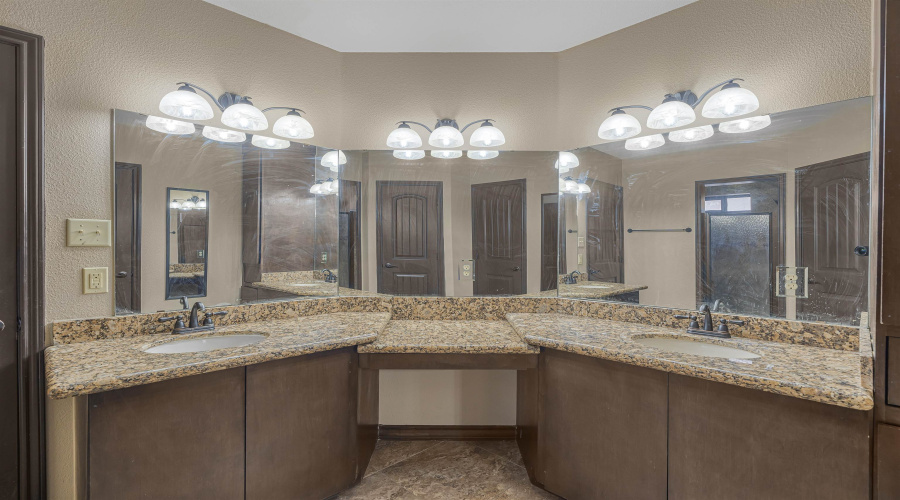 949 Lauren Lane, Laredo, Texas 78045, 3 Bedrooms Bedrooms, 5 Rooms Rooms,2 BathroomsBathrooms,Residential,For Sale,949 Lauren Lane,20260780