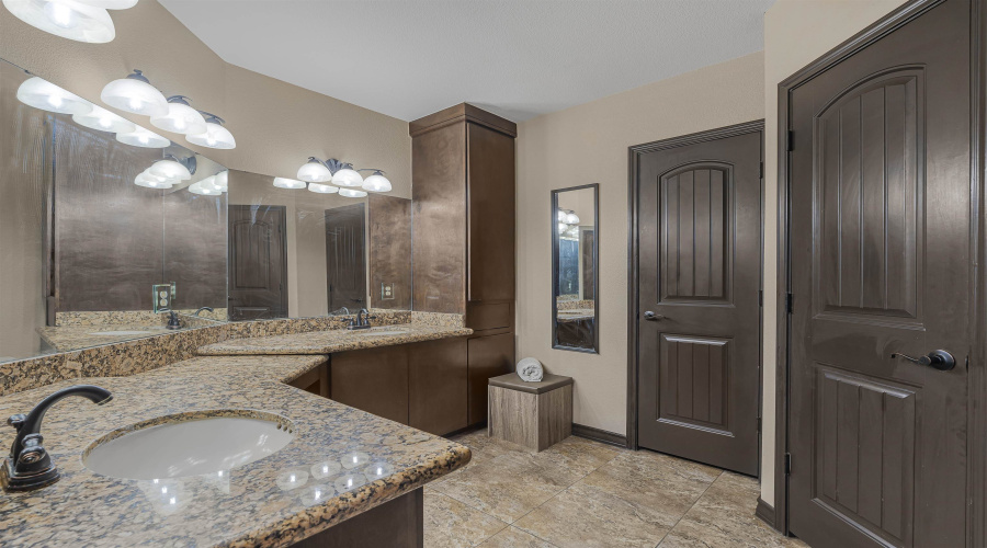 949 Lauren Lane, Laredo, Texas 78045, 3 Bedrooms Bedrooms, 5 Rooms Rooms,2 BathroomsBathrooms,Residential,For Sale,949 Lauren Lane,20260780