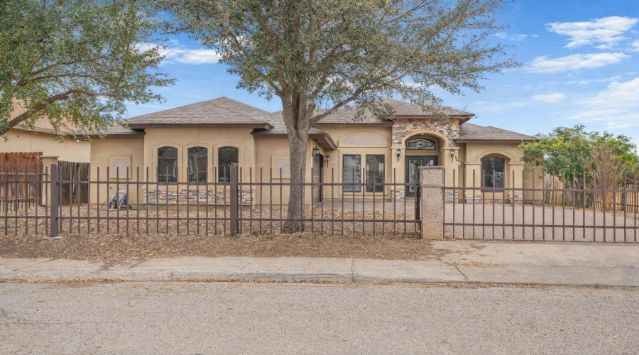 949 Lauren Lane, Laredo, Texas 78045, 3 Bedrooms Bedrooms, 5 Rooms Rooms,2 BathroomsBathrooms,Residential,For Sale,949 Lauren Lane,20260780