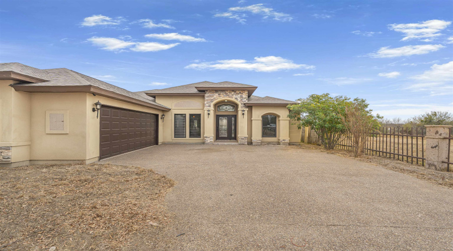 949 Lauren Lane, Laredo, Texas 78045, 3 Bedrooms Bedrooms, 5 Rooms Rooms,2 BathroomsBathrooms,Residential,For Sale,949 Lauren Lane,20260780