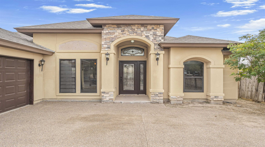 949 Lauren Lane, Laredo, Texas 78045, 3 Bedrooms Bedrooms, 5 Rooms Rooms,2 BathroomsBathrooms,Residential,For Sale,949 Lauren Lane,20260780