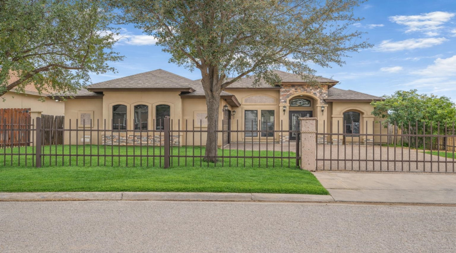 949 Lauren Lane, Laredo, Texas 78045, 3 Bedrooms Bedrooms, 5 Rooms Rooms,2 BathroomsBathrooms,Residential,For Sale,949 Lauren Lane,20260780