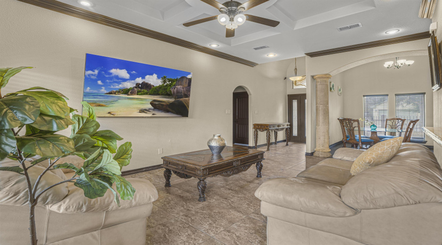 949 Lauren Lane, Laredo, Texas 78045, 3 Bedrooms Bedrooms, 5 Rooms Rooms,2 BathroomsBathrooms,Residential,For Sale,949 Lauren Lane,20260780