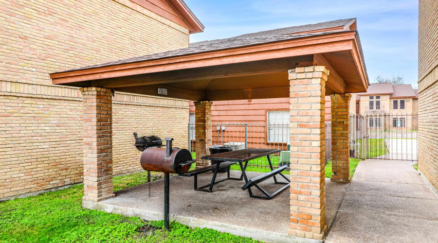 1752 Tiara Trl, Laredo, Texas 78045, 2 Bedrooms Bedrooms, 5 Rooms Rooms,2 BathroomsBathrooms,Residential,For Sale,1752 Tiara Trl,20260787