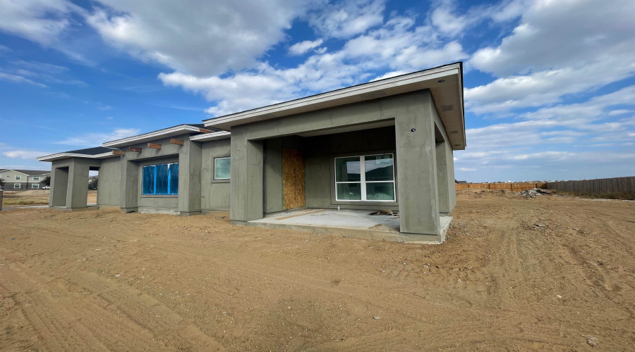 201 Lusitano Dr., Laredo, Texas 78046, 3 Bedrooms Bedrooms, 4 Rooms Rooms,2 BathroomsBathrooms,Residential,For Sale,201 Lusitano Dr.,20260788