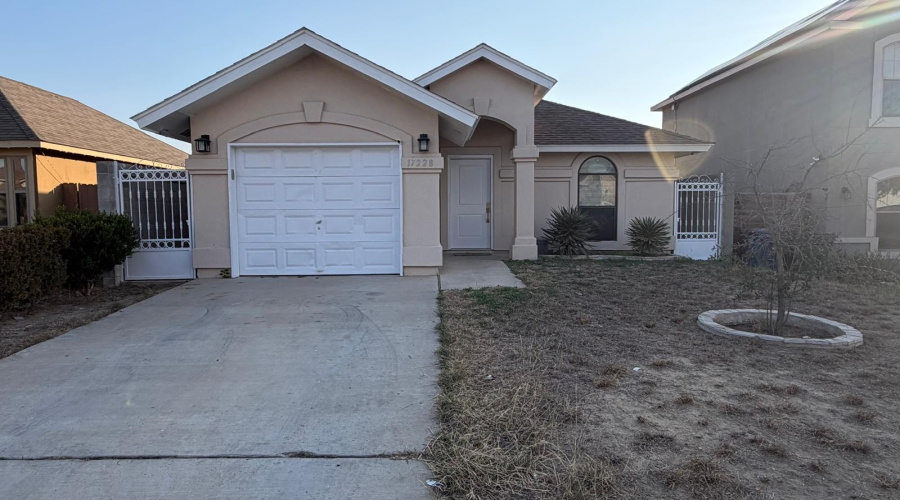 17228 Running Doe St, Laredo, Texas 78045, 3 Bedrooms Bedrooms, 6 Rooms Rooms,2 BathroomsBathrooms,Residential,For Rent,17228 Running Doe St,20260795