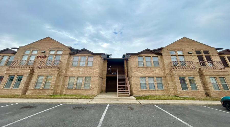 203 Martingale Ln, Laredo, Texas 78041, 2 Bedrooms Bedrooms, 4 Rooms Rooms,2 BathroomsBathrooms,Residential,For Rent,203 Martingale Ln,20260798