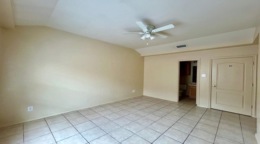 203 Martingale Ln, Laredo, Texas 78041, 2 Bedrooms Bedrooms, 4 Rooms Rooms,2 BathroomsBathrooms,Residential,For Rent,203 Martingale Ln,20260798