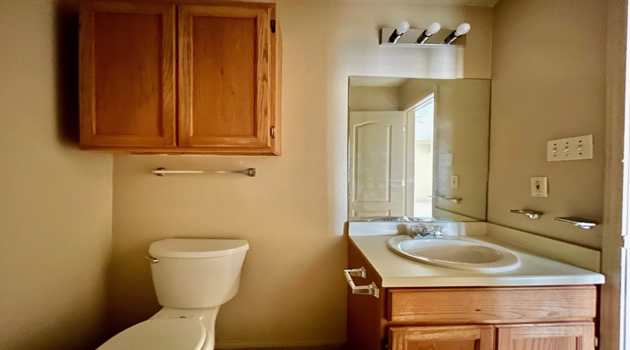 203 Martingale Ln, Laredo, Texas 78041, 2 Bedrooms Bedrooms, 4 Rooms Rooms,2 BathroomsBathrooms,Residential,For Rent,203 Martingale Ln,20260798