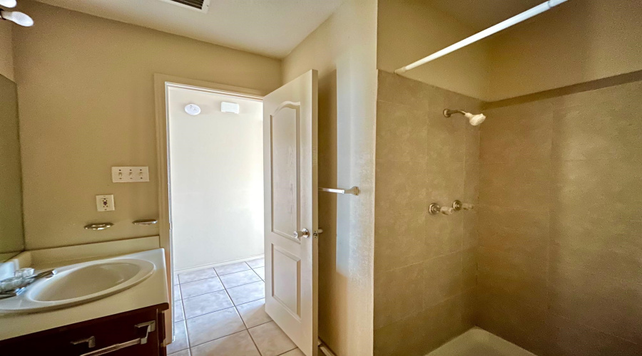 203 Martingale Ln, Laredo, Texas 78041, 2 Bedrooms Bedrooms, 4 Rooms Rooms,2 BathroomsBathrooms,Residential,For Rent,203 Martingale Ln,20260798