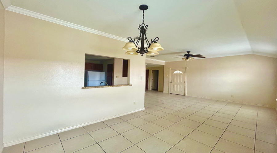 9809 Sterling St., Laredo, Texas 78045, 2 Bedrooms Bedrooms, 4 Rooms Rooms,2 BathroomsBathrooms,Residential,For Rent,9809 Sterling St.,20260799