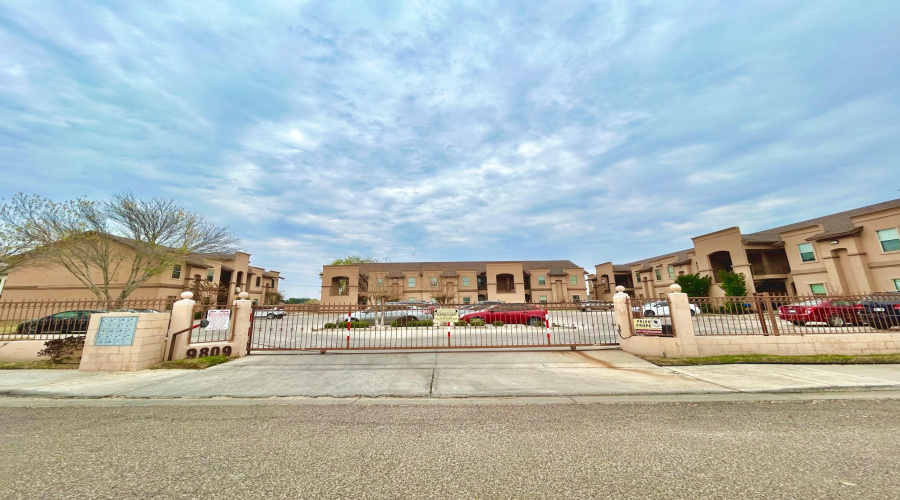 9809 Sterling St., Laredo, Texas 78045, 2 Bedrooms Bedrooms, 4 Rooms Rooms,2 BathroomsBathrooms,Residential,For Rent,9809 Sterling St.,20260799