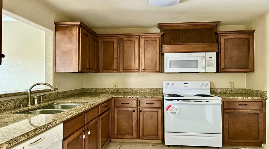 9809 Sterling St., Laredo, Texas 78045, 2 Bedrooms Bedrooms, 4 Rooms Rooms,2 BathroomsBathrooms,Residential,For Rent,9809 Sterling St.,20260799