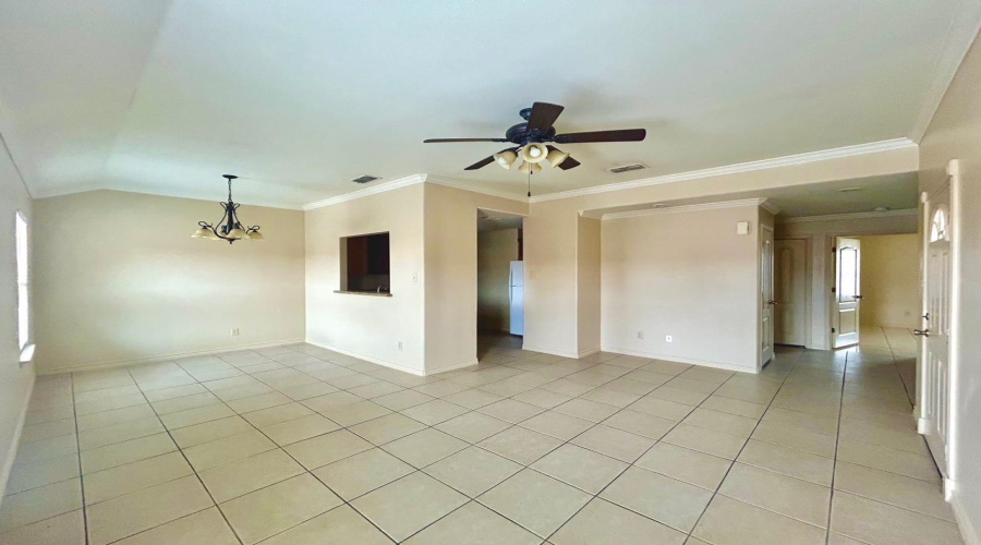 9809 Sterling St., Laredo, Texas 78045, 2 Bedrooms Bedrooms, 4 Rooms Rooms,2 BathroomsBathrooms,Residential,For Rent,9809 Sterling St.,20260799