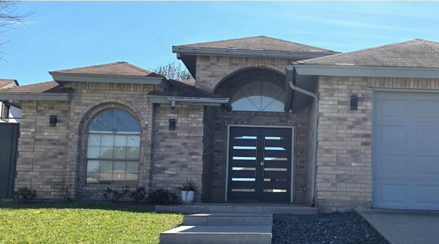 3905 Calle Tuxpan, Laredo, Texas 78046, 3 Bedrooms Bedrooms, 5 Rooms Rooms,2 BathroomsBathrooms,Residential,For Rent,3905 Calle Tuxpan,20260801