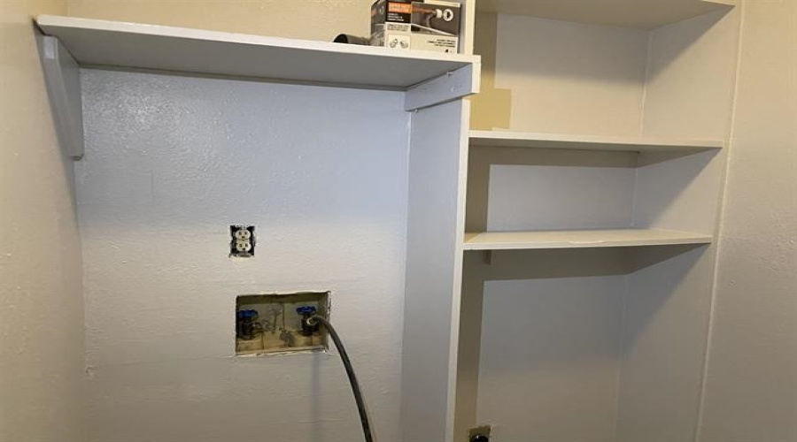 101 W Del Mar Blvd, Laredo, Texas 78045, 2 Bedrooms Bedrooms, 3 Rooms Rooms,2 BathroomsBathrooms,Residential,For Rent,101 W Del Mar Blvd,20260802