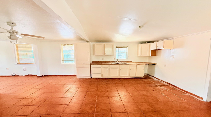 1712 San Eduardo Ave, Laredo, Texas 78040, 3 Bedrooms Bedrooms, 5 Rooms Rooms,3 BathroomsBathrooms,Residential,For Sale,1712 San Eduardo Ave,20260805