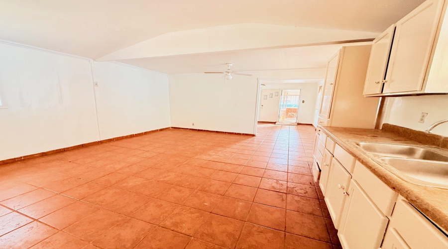 1712 San Eduardo Ave, Laredo, Texas 78040, 3 Bedrooms Bedrooms, 5 Rooms Rooms,3 BathroomsBathrooms,Residential,For Sale,1712 San Eduardo Ave,20260805