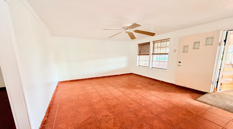 1712 San Eduardo Ave, Laredo, Texas 78040, 3 Bedrooms Bedrooms, 5 Rooms Rooms,3 BathroomsBathrooms,Residential,For Sale,1712 San Eduardo Ave,20260805