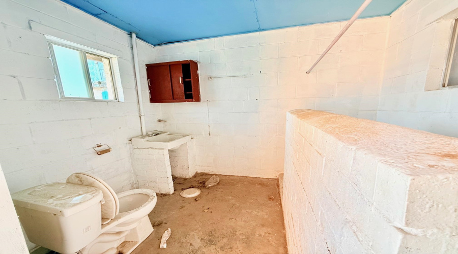 1712 San Eduardo Ave, Laredo, Texas 78040, 3 Bedrooms Bedrooms, 5 Rooms Rooms,3 BathroomsBathrooms,Residential,For Sale,1712 San Eduardo Ave,20260805