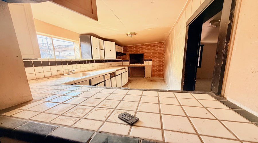 1712 San Eduardo Ave, Laredo, Texas 78040, 3 Bedrooms Bedrooms, 5 Rooms Rooms,3 BathroomsBathrooms,Residential,For Sale,1712 San Eduardo Ave,20260805