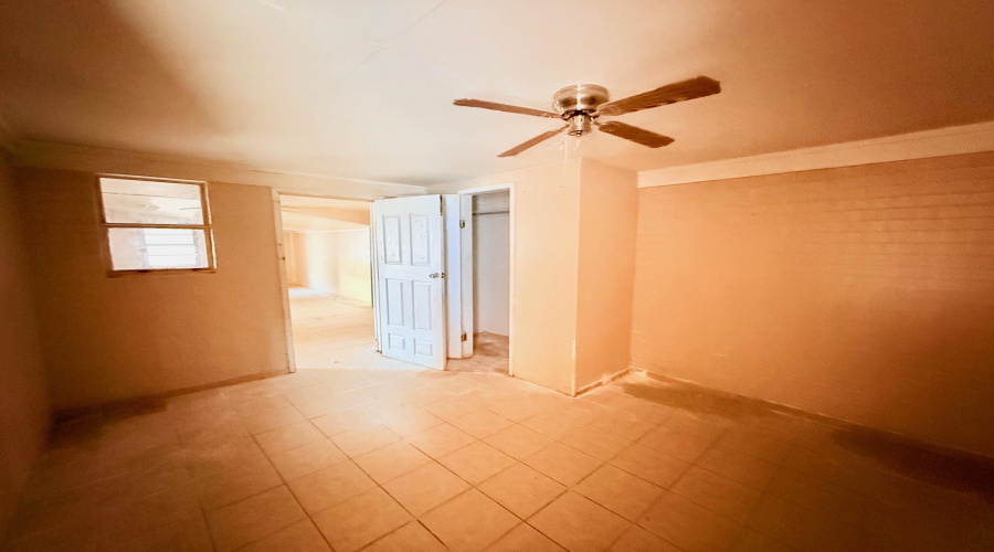 1712 San Eduardo Ave, Laredo, Texas 78040, 3 Bedrooms Bedrooms, 5 Rooms Rooms,3 BathroomsBathrooms,Residential,For Sale,1712 San Eduardo Ave,20260805