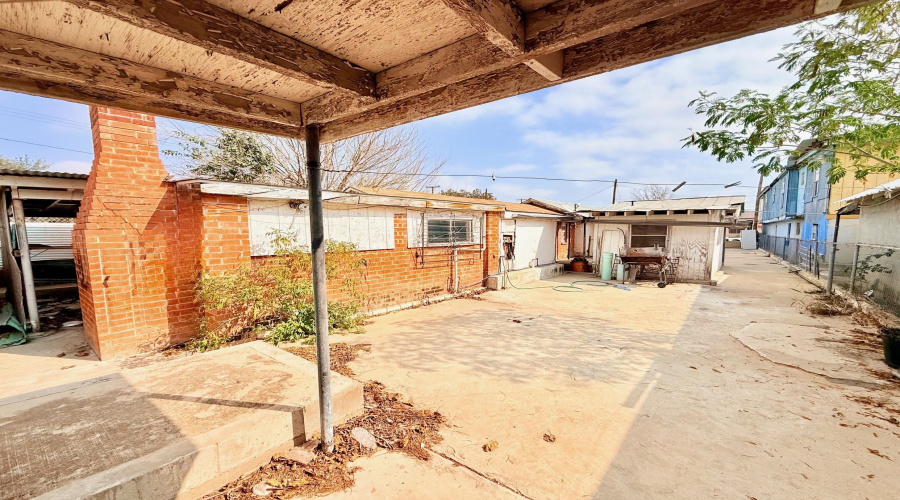 1712 San Eduardo Ave, Laredo, Texas 78040, 3 Bedrooms Bedrooms, 5 Rooms Rooms,3 BathroomsBathrooms,Residential,For Sale,1712 San Eduardo Ave,20260805