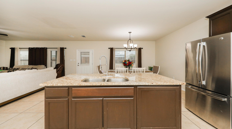 11121 Palmillas Loop, Laredo, Texas 78045, 3 Bedrooms Bedrooms, 7 Rooms Rooms,2 BathroomsBathrooms,Residential,For Sale,11121 Palmillas Loop,20260808