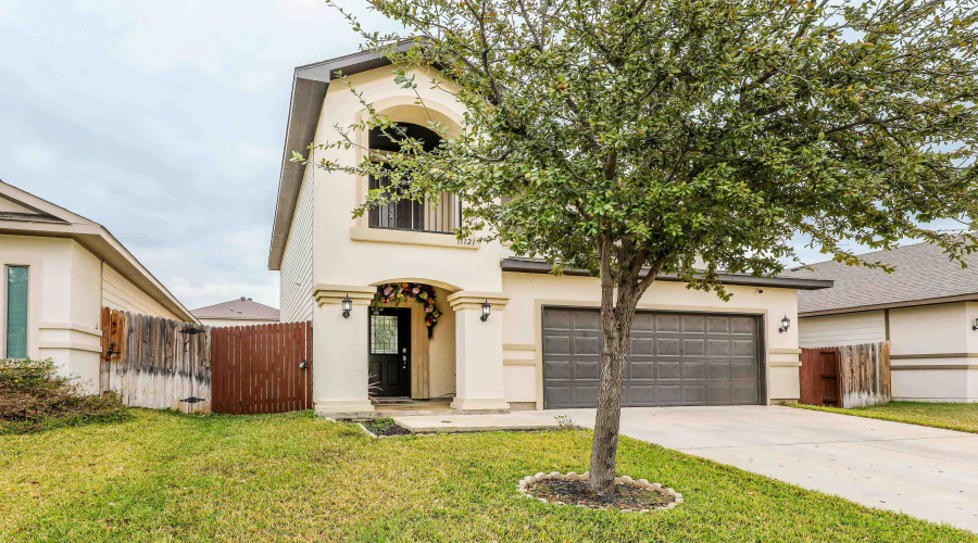 11121 Palmillas Loop, Laredo, Texas 78045, 3 Bedrooms Bedrooms, 7 Rooms Rooms,2 BathroomsBathrooms,Residential,For Sale,11121 Palmillas Loop,20260808