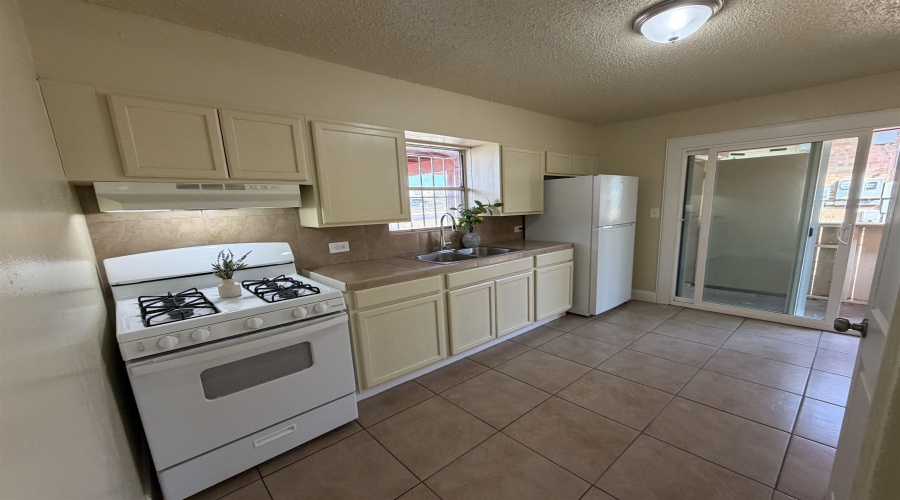 2801 Ash St, LAREDO, Texas 78043, ,Multi-family,For Sale,2801 Ash St,20260810