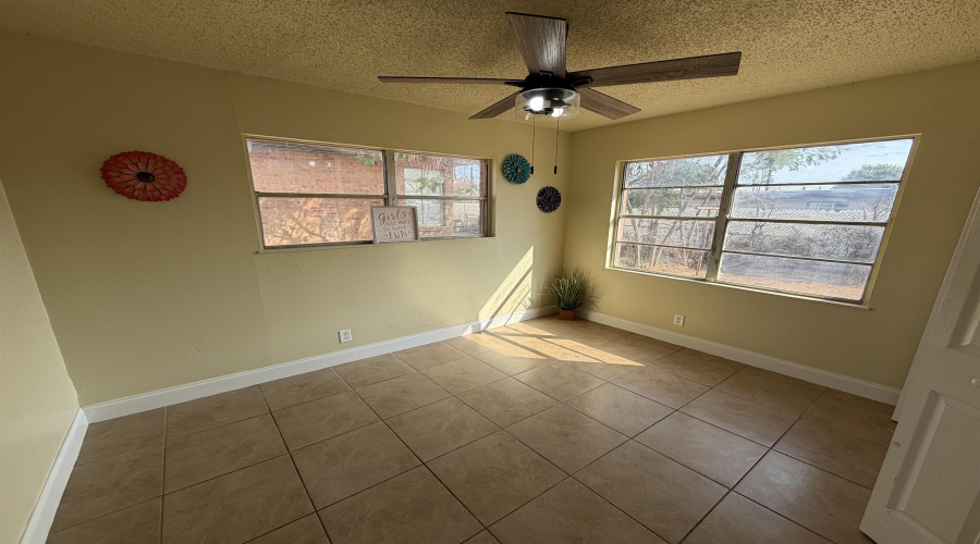 2801 Ash St, LAREDO, Texas 78043, ,Multi-family,For Sale,2801 Ash St,20260810