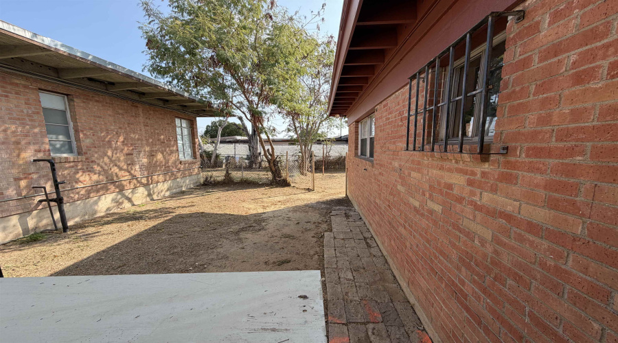 2801 Ash St, LAREDO, Texas 78043, ,Multi-family,For Sale,2801 Ash St,20260810