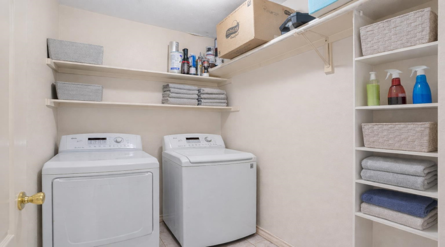 329 Old Milwaukee Rd., LAREDO, Texas 78043, 5 Bedrooms Bedrooms, 8 Rooms Rooms,3 BathroomsBathrooms,Residential,For Sale,329 Old Milwaukee Rd.,20260809