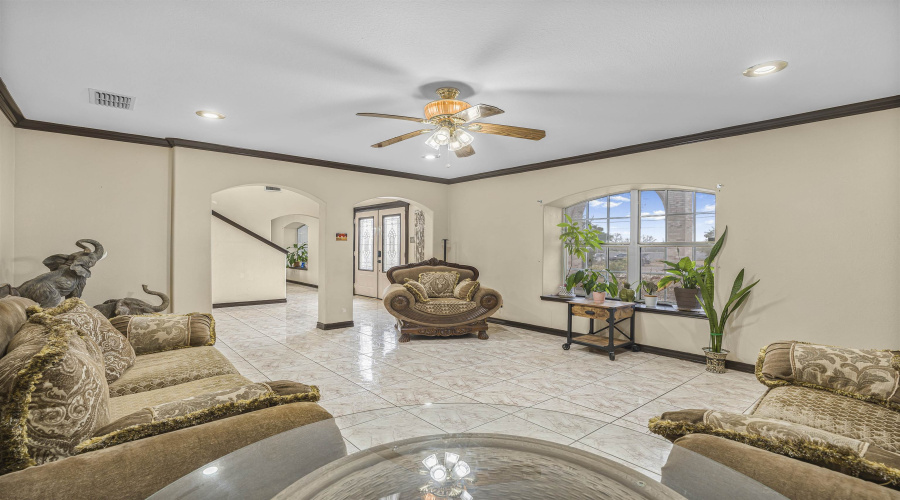 329 Old Milwaukee Rd., LAREDO, Texas 78043, 5 Bedrooms Bedrooms, 8 Rooms Rooms,3 BathroomsBathrooms,Residential,For Sale,329 Old Milwaukee Rd.,20260809