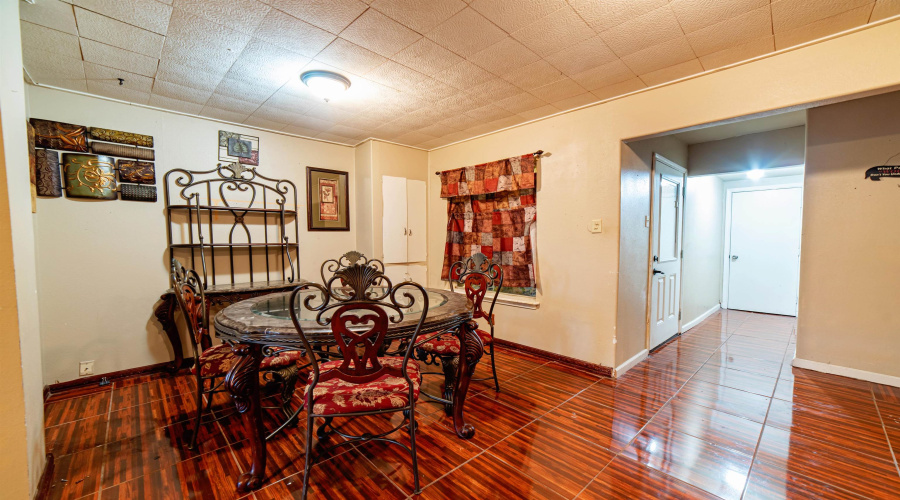 2302 E Locust St, Laredo, Texas 78041, 4 Bedrooms Bedrooms, 4 Rooms Rooms,3 BathroomsBathrooms,Residential,For Sale,2302 E Locust St,20260811