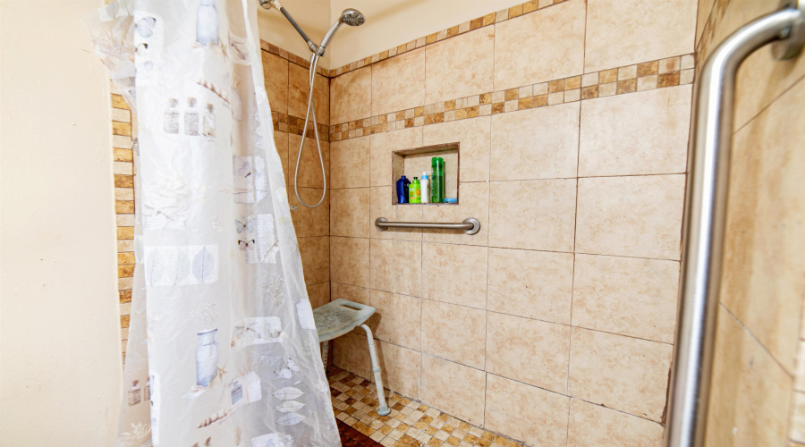 2302 E Locust St, Laredo, Texas 78041, 4 Bedrooms Bedrooms, 4 Rooms Rooms,3 BathroomsBathrooms,Residential,For Sale,2302 E Locust St,20260811