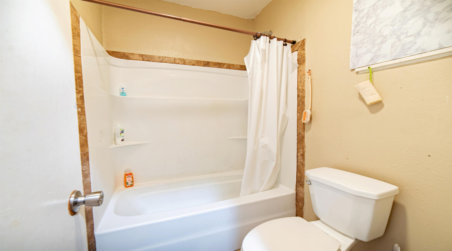 2302 E Locust St, Laredo, Texas 78041, 4 Bedrooms Bedrooms, 4 Rooms Rooms,3 BathroomsBathrooms,Residential,For Sale,2302 E Locust St,20260811