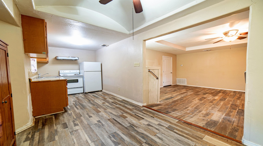 2302 E Locust St, Laredo, Texas 78041, 4 Bedrooms Bedrooms, 4 Rooms Rooms,3 BathroomsBathrooms,Residential,For Sale,2302 E Locust St,20260811