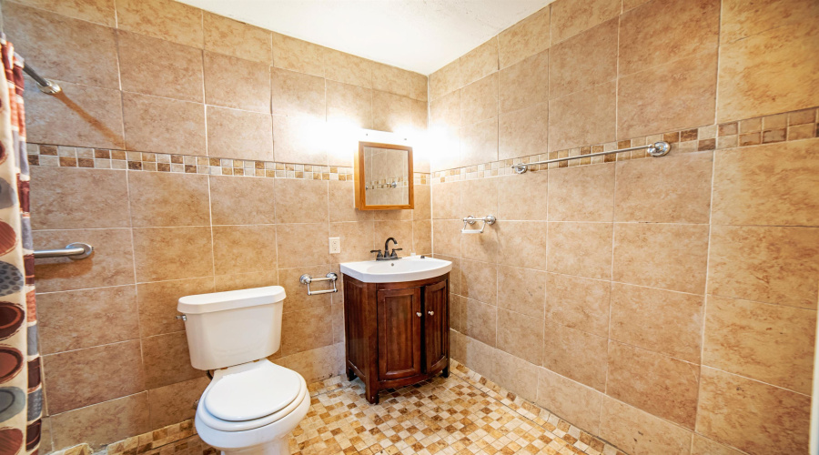 2302 E Locust St, Laredo, Texas 78041, 4 Bedrooms Bedrooms, 4 Rooms Rooms,3 BathroomsBathrooms,Residential,For Sale,2302 E Locust St,20260811