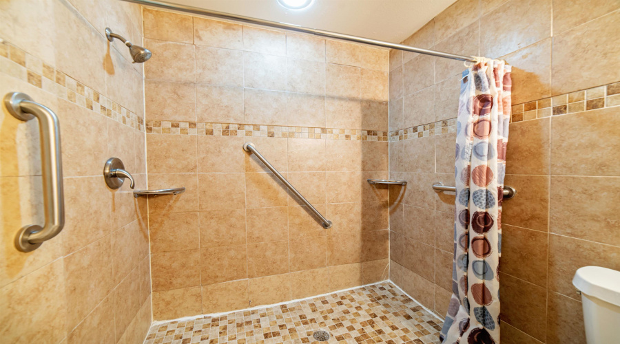 2302 E Locust St, Laredo, Texas 78041, 4 Bedrooms Bedrooms, 4 Rooms Rooms,3 BathroomsBathrooms,Residential,For Sale,2302 E Locust St,20260811