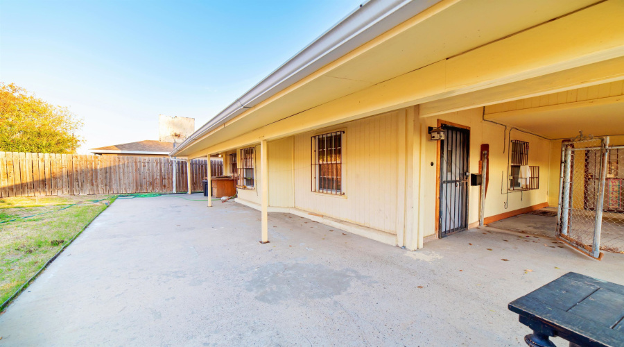 2302 E Locust St, Laredo, Texas 78041, 4 Bedrooms Bedrooms, 4 Rooms Rooms,3 BathroomsBathrooms,Residential,For Sale,2302 E Locust St,20260811