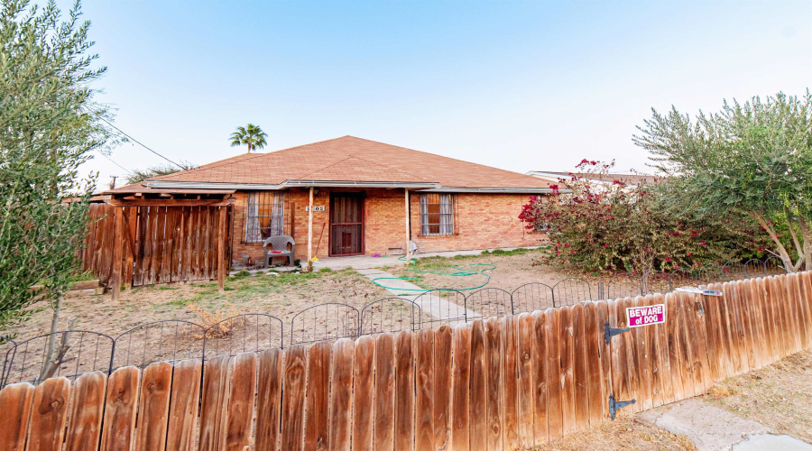2302 E Locust St, Laredo, Texas 78041, 4 Bedrooms Bedrooms, 4 Rooms Rooms,3 BathroomsBathrooms,Residential,For Sale,2302 E Locust St,20260811