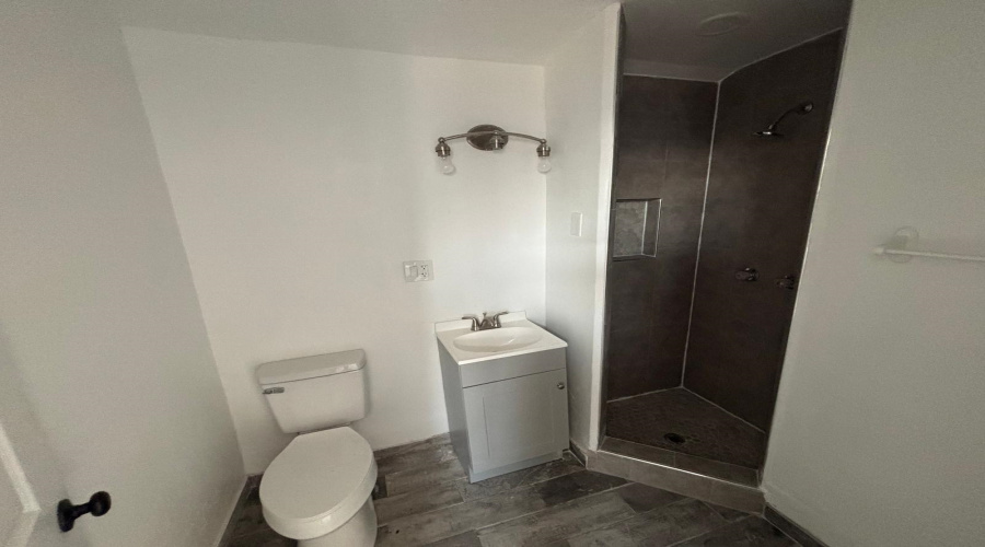 116 Coronado Ave, Laredo, Texas 78043, 3 Bedrooms Bedrooms, 5 Rooms Rooms,2 BathroomsBathrooms,Residential,For Rent,116 Coronado Ave,20260812