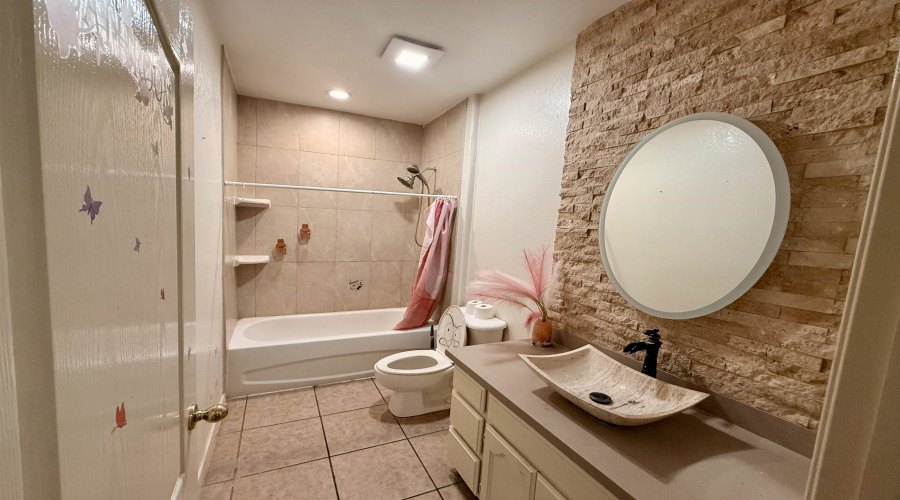 405 Wren Point, Laredo, Texas 78045, 3 Bedrooms Bedrooms, 5 Rooms Rooms,2 BathroomsBathrooms,Residential,For Sale,405 Wren Point,20260818