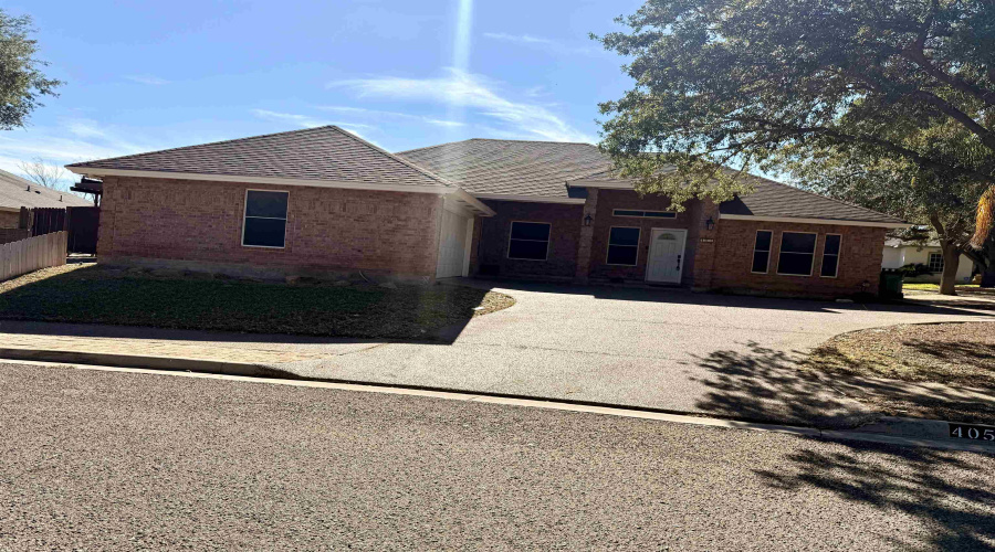 405 Wren Point, Laredo, Texas 78045, 3 Bedrooms Bedrooms, 5 Rooms Rooms,2 BathroomsBathrooms,Residential,For Sale,405 Wren Point,20260818