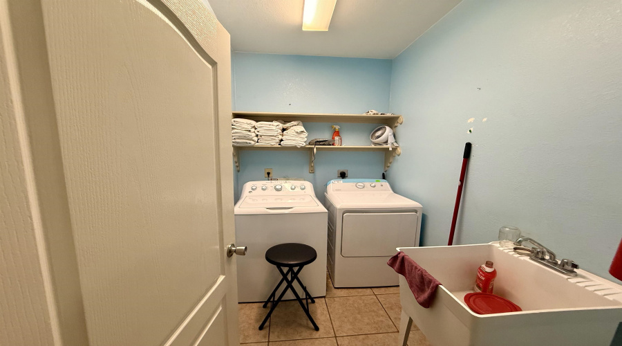 405 Wren Point, Laredo, Texas 78045, 3 Bedrooms Bedrooms, 5 Rooms Rooms,2 BathroomsBathrooms,Residential,For Sale,405 Wren Point,20260818