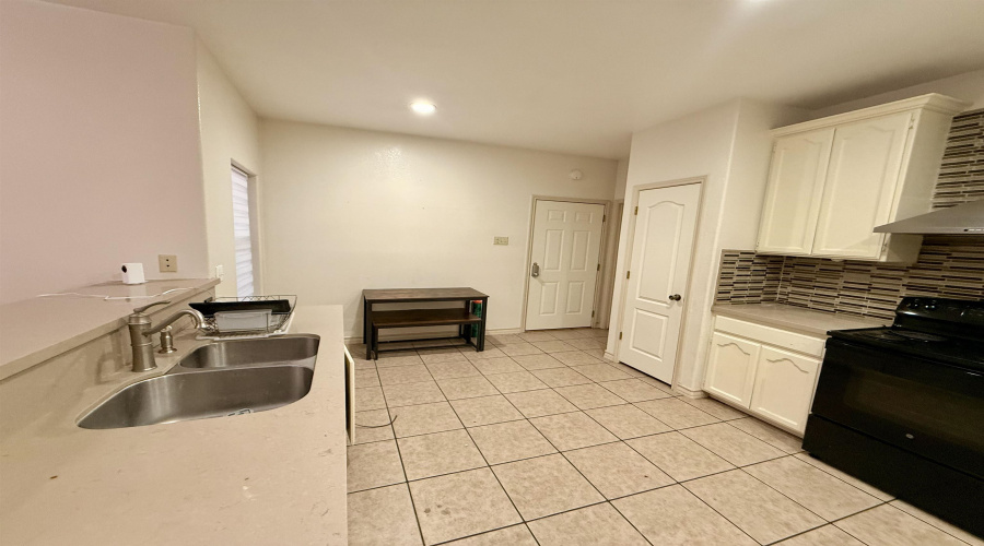 405 Wren Point, Laredo, Texas 78045, 3 Bedrooms Bedrooms, 5 Rooms Rooms,2 BathroomsBathrooms,Residential,For Sale,405 Wren Point,20260818