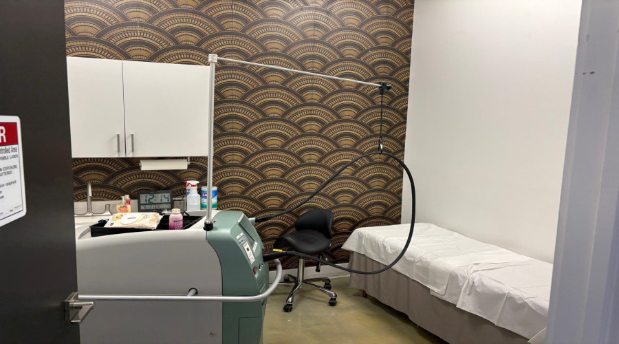 1119 Fenwick Dr, LAREDO, Texas 78041-3576, 6 Rooms Rooms,2 BathroomsBathrooms,Commercial retail/office,For Sale,1119 Fenwick Dr,20260821