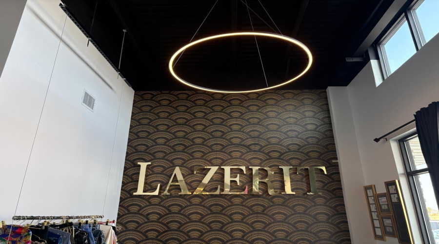 1119 Fenwick Dr, LAREDO, Texas 78041-3576, 6 Rooms Rooms,2 BathroomsBathrooms,Commercial retail/office,For Sale,1119 Fenwick Dr,20260821